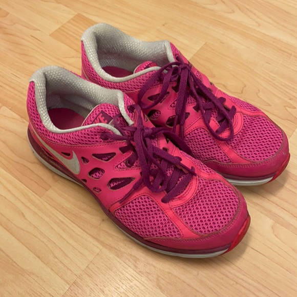 Nike Shoes - 🌸3/$12🌸 Nike dual fusion lite sneakers